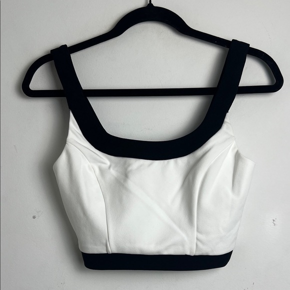 NEW Lulus Size XS Black White Contrasting Crop Top Chic Classic Versatile - Picture 3 of 11